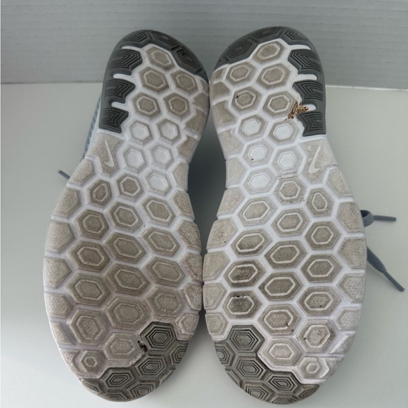 Nike Women’s Flex Experience RN 6 Grey Sneakers Size 6 - Picture 12 of 12